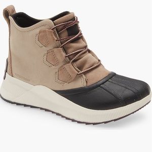 Sorel Women's Waterproof Boots - Black and Tan